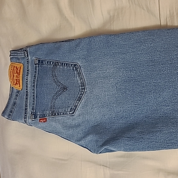 Levi's Light Wash Denim - Picture 11 of 13